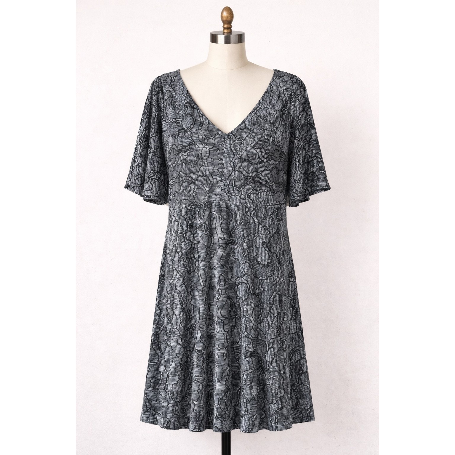 Cabi Gray Black Abstract Print V Neck Swing Dress Women Medium Flutter Sleeve...
